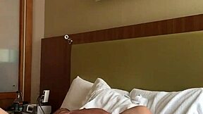 Moja latino žena strastveno prčka svoju mokru pičku, žudi za velikim kurcem da je ispuni željom