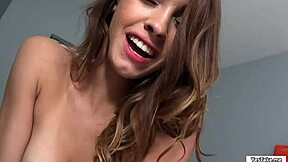 चारिटी काउगर्ल पोज़िशन में झुकती है, स्ट्रेंजर के मॉन्स्टर लंड को पीओवी ब्लोजॉब के साथ चढ़कर