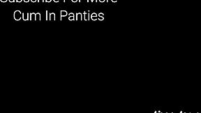 Wow! Stiefschwester reibt enge Fotze an saftigem Schwanz, lässt Stiefbruder in Höschen abspritzen!