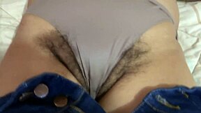 Přistihl jsem svou nevlastní matku odpočívat, probudila se nadržená a masturbovala přímo přede mnou