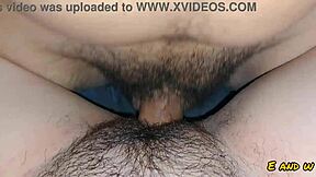 Min styvdotter låter mig leka med henne medan vi tittar på tv