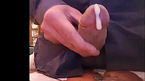 Wow! Tambah cum pada centerfold dikongsi yang dah kotor di Bab 4