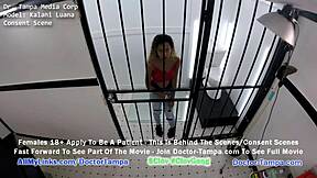 见过18+少女在拘留室被剥光搜身吗？