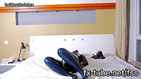 Saya Diikat Latex Jepang dengan Gas Mask