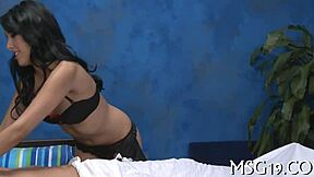 Urut Gembira Membawa ke Orgasm Intens untuk Teen Badan Sempurna dengan Tetek Kecil