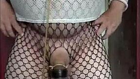 Mark Wright voelt zich vernederd terwijl hij zijn pis doorslikt