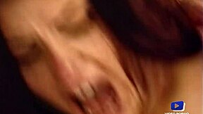 Надеж, гладна затворничка, искаш ли три кура един след друг?