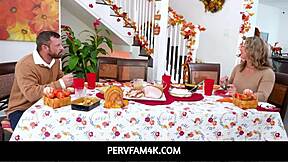 Κοκκινομάλλες ετεροθαλείς αδελφές Arietta Adams & Cherry Fae μοιράζονται αρσενικό μετά το ευχαριστιακό δείπνο