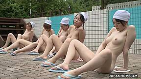 我们光着身子在课堂上打飞机，无码！