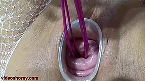 成熟妻子忍受极端子宫颈穿透，用刀