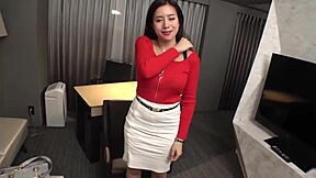 Osupljiva azijska punca z veliko ritjo v hardcore domačem seksu