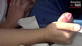 Wow, tajná ruční pod stolem během hodiny