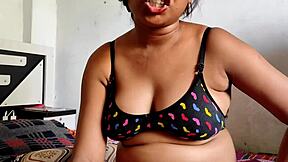 Is Neha Rani Aan Het Rolspelen Als Indiase Bhabhi In Anal?