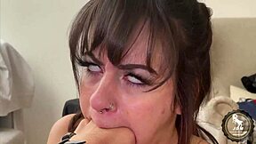 osebna dominacijska seja s fistingom in foot fetishom z ameriško žensko