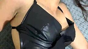 Nevina latina devojka radi halouinsku ulogu za bombonu sa semenom na licu 😈