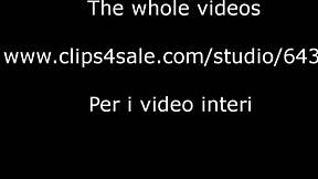 أعتقد العبد يتعرض لإذلال بلعق أقدام في سيطرة خارجية من بنتين
