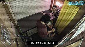 La piccolina asiatica succhia un cazzo gigante?