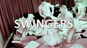 Riley Anne, model milf blonde hebat, lakukan striptease menawan untuk Playboy, paparkan badan kecil 18+ dan tetek kecil 18+ dalam sesi tanggal solo