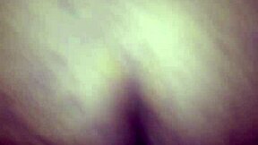 Mooie thot buigt voorover voor enorme zwarte lul in doggystyle