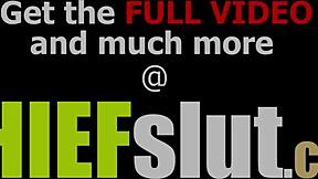 ब्लॉन्ड टीन 18+ मॉल कॉप से कैच होकर डॉगीस्टाइल में ड्रिल्ड होती है