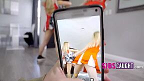 Adik Tiri dan Sahabat Bersaing untuk Tim Cheer!