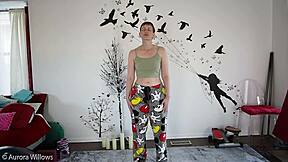 บทเรียนโยคะ 350 กลายเป็นเซสชั่นสนุกกับเพื่อนสาวยุโรปน่ารักของฉัน