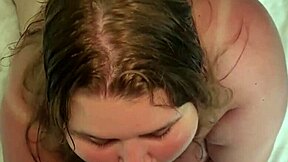 Η χαριτωμένη BBW hottie γαμάει παχιά πούτσα