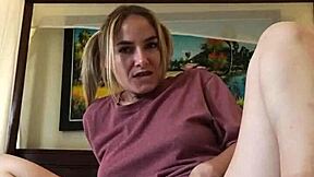 Η Harley Quinn αυτοϊκανοποιείται τη σφιχτή πουτσούλα μέχρι οργασμού