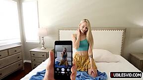 Η Lily Larimar, η μικρή πριγκίπισσα 18+, δελεάζει με ένα σαγηνευτικό thirst trap