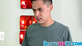 น้องเลี้ยงกับเพื่อนรับควยของฉันเพื่อสนุกสุดป่าเถื่อน พวกเธอคลายตัวทุกครั้งที่กระแทก