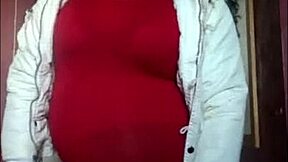 Crossdresser bisexual tânjește după gustul spermei care îi curge pe gât