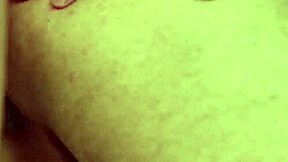 Mladý 18+ chlap drcený v prdeli při olizování kundičky, bisexuální akce