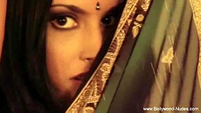 Ze wordt geiler bij elke gracieuze zachte dans