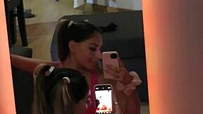 Skrytá kamera chytí malú 18+ brunetku neter pri análnej akcii