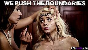 dick chibbles knuller en ung 18+ cheerleaders fitte i doggystyle, ender med cumshot etter deepthroat.