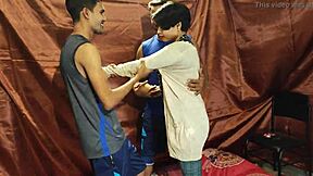 רימיתי את החברה הצעירה החרמנית לשלישייה פרועה