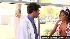 Sygeplejerske Madison Ivy længes efter patient-pik