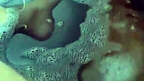 Ez a dagi csaj lábacskáit és kövér puncáját incseli a kádban a fetish örömödre?