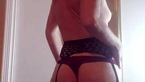 스칸디나비안 스트립티즈 옷 찢는 노르웨이 여자