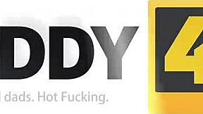 Hey mature stud, tum do hot teen 18+ babes ko kaise handle karte ho itne acche se?