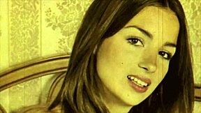 Vintage Pussy Sharing in Retro Flatmate Brunette Action