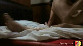 Krivasta azijska žena nabita trdo od drugih moških v motelu