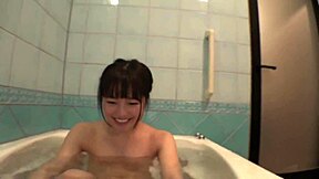 Is deze gelekte bad video van een mooi Japans 18+ model echt?