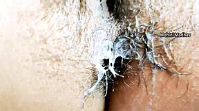 Hei, ai văzut-o pe Desi Bhabhi prinsă privind videouri chudai și apoi futută tare?