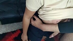 Pomažem nevinoj 18-godišnjoj nećaki sa prvom analnom vožnjom