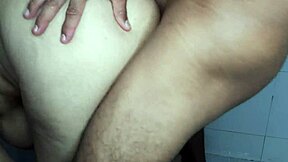 L'ho sorpresa nella doccia e l'ho scopata prima dell'università