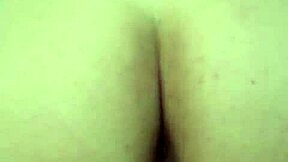 En ung 18+ svensk student viste hvordan hun kan sitte på en pikk