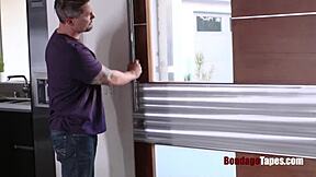 Chceš vidět Samanthu Hayes svázanou a ohnutou?