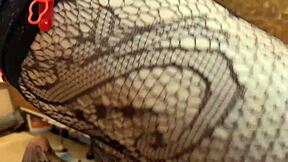 Eu adoro ver uma dama charmosa de lingerie lambendo pirulito