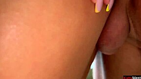 Заведох доведената си сестра в изоставена къща да я ебам силно